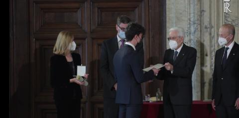 Marco Orli riceve il premio come alfiere del lavoro