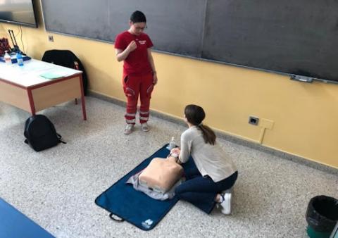 scuola di primo soccorso al liceo Marinelli